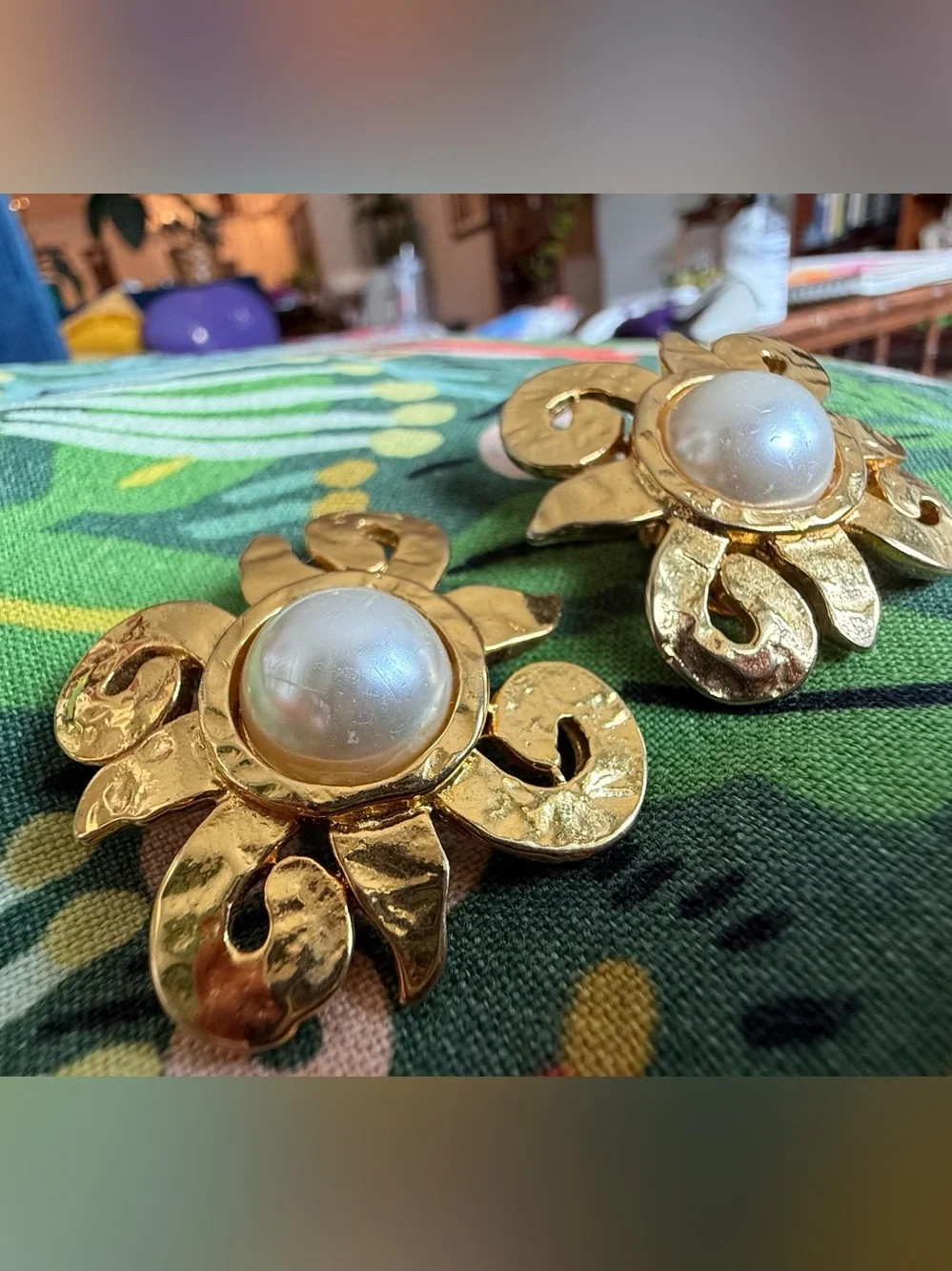 80s French Brushed Gold Bold Vintage Starburst Sun Faux Pearl Clip Earrings